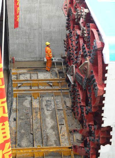 中建一局北京新機(jī)場永興河北路綜合管廊工程開始下穿大廣高速